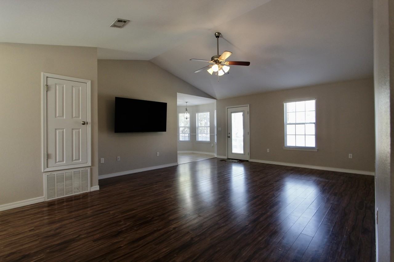 3151 Forrest Ave - Photo 7 of 27