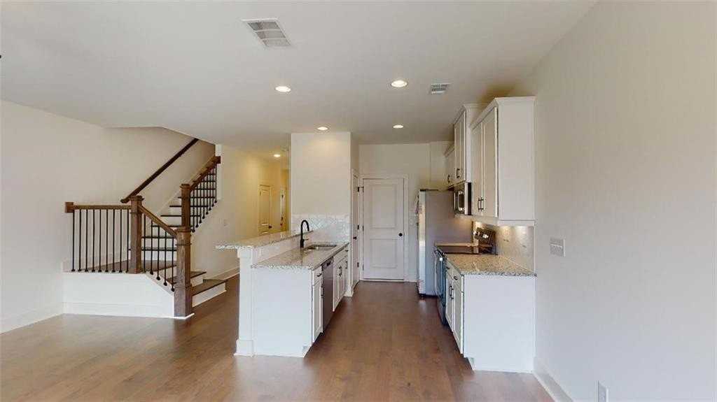 5873 Greystone Dr - Photo 5 of 35