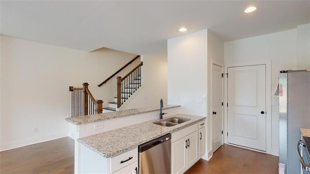 5873 Greystone Dr - Photo 6 of 35