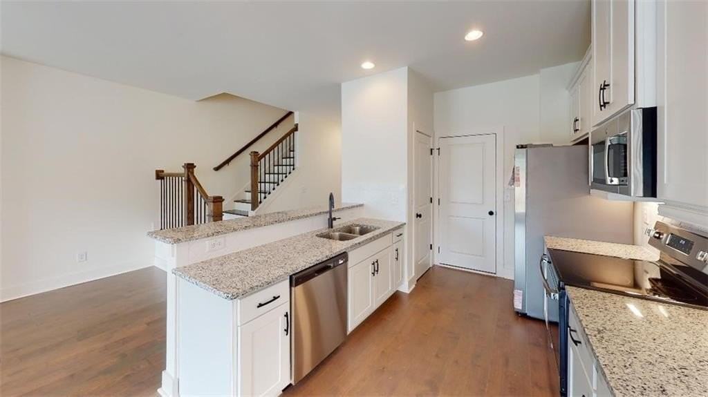 5873 Greystone Dr - Photo 7 of 35