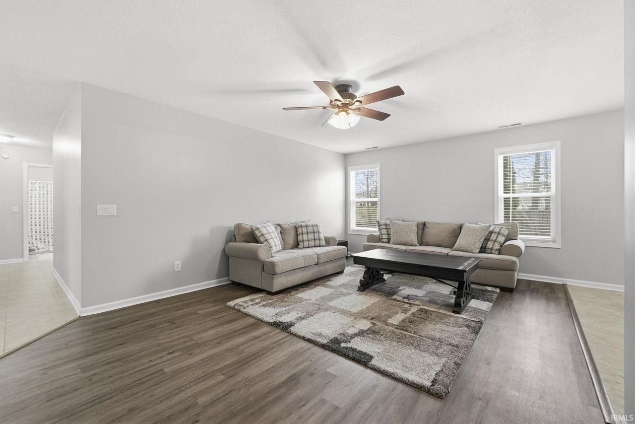 2114 Black Bear Dr - Photo 3 of 25