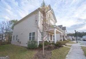 1754 Sanford Dr - Photo 4 of 17