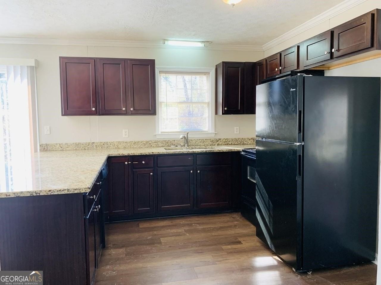 208 Laurel Ln - Photo 5 of 28