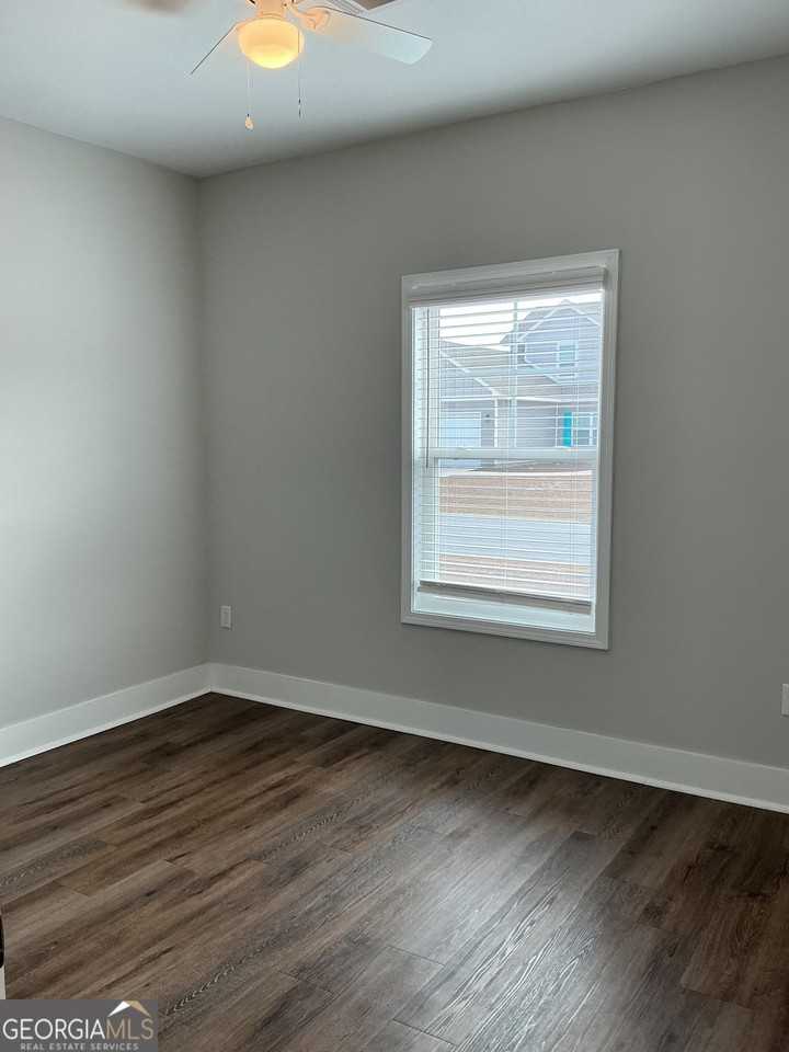 1005 Autumns Wood Cir E - Photo 3 of 12