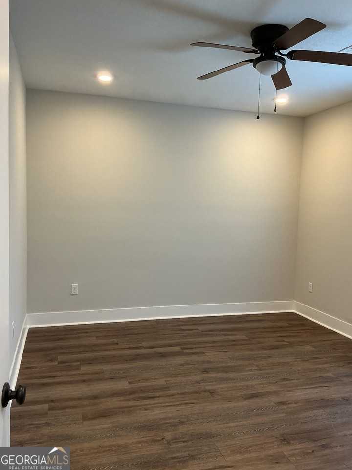 1005 Autumns Wood Cir E - Photo 7 of 12