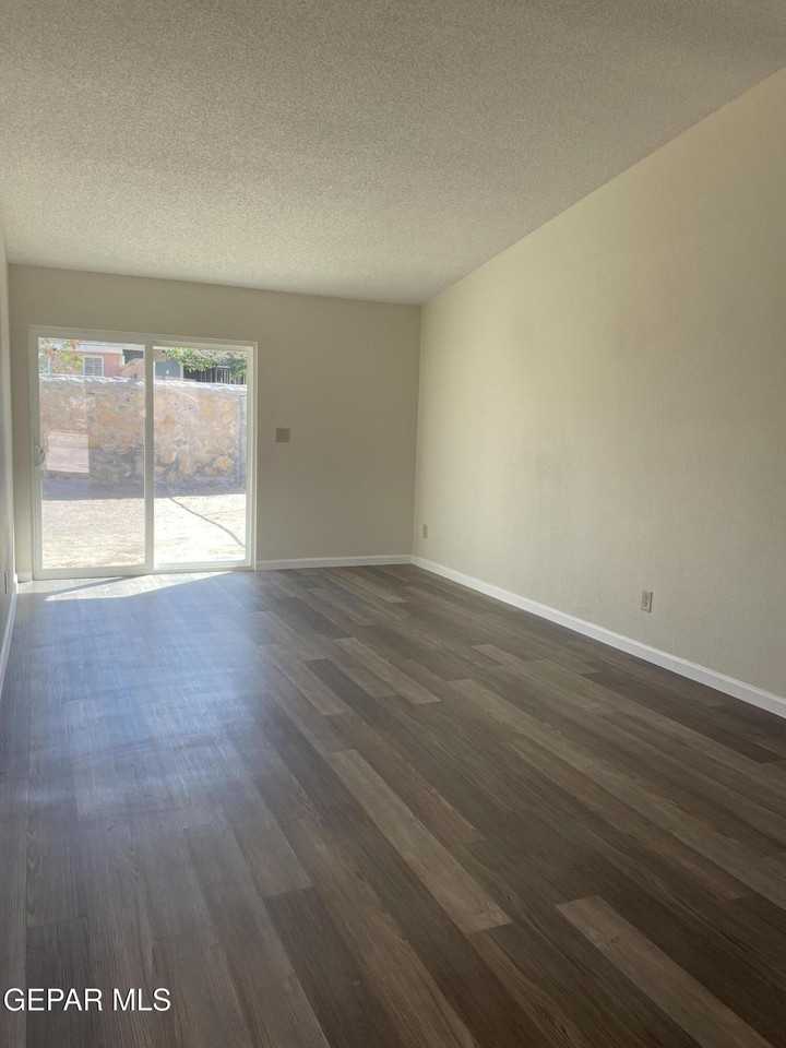 866 Barandal Dr - Photo 2 of 12