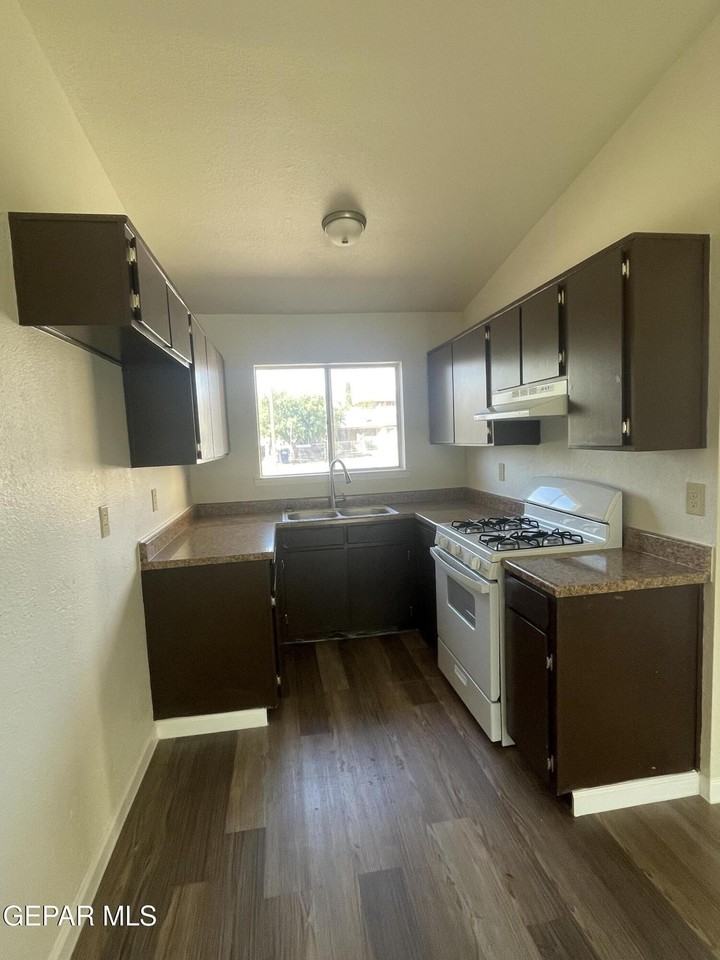 866 Barandal Dr - Photo 3 of 12