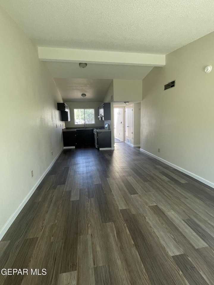 866 Barandal Dr - Photo 5 of 12