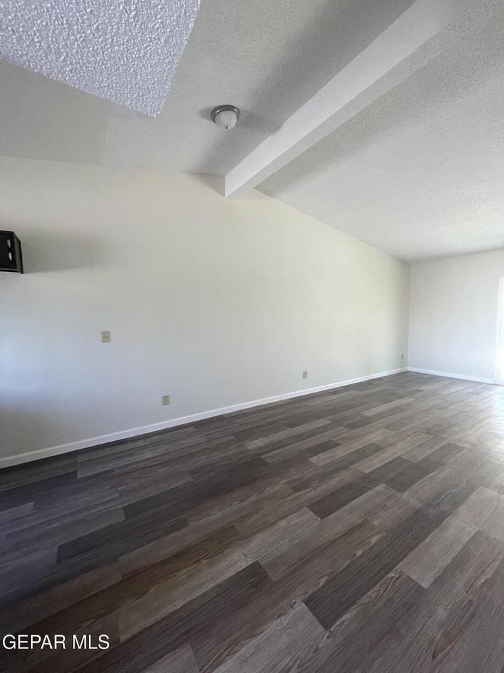 864 Barandal Dr - Photo 3 of 19