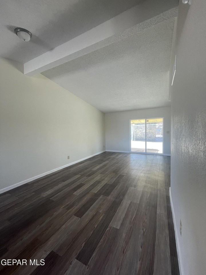 864 Barandal Dr - Photo 4 of 19