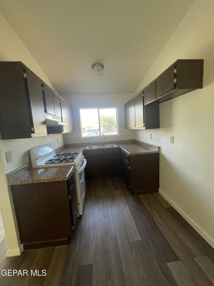 864 Barandal Dr - Photo 5 of 19