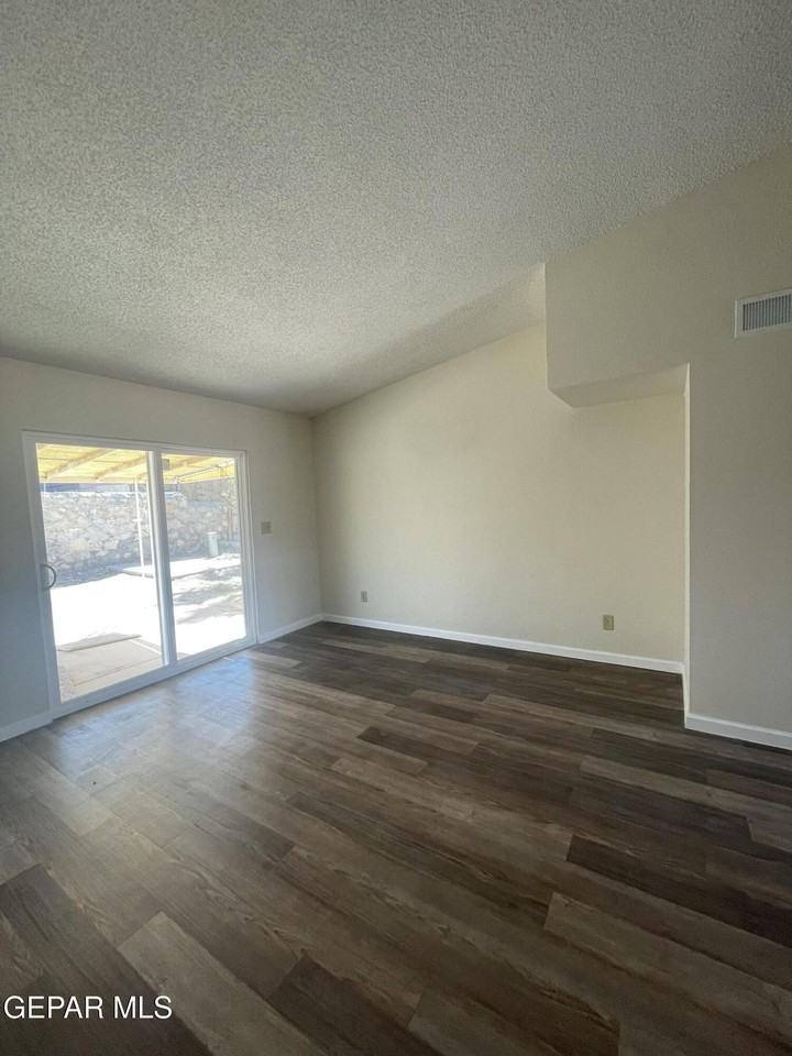 864 Barandal Dr - Photo 6 of 19