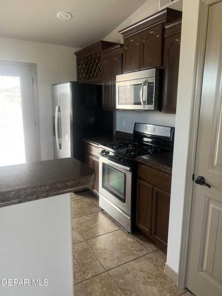 14236 Poets Rock Ln - Photo 2 of 17