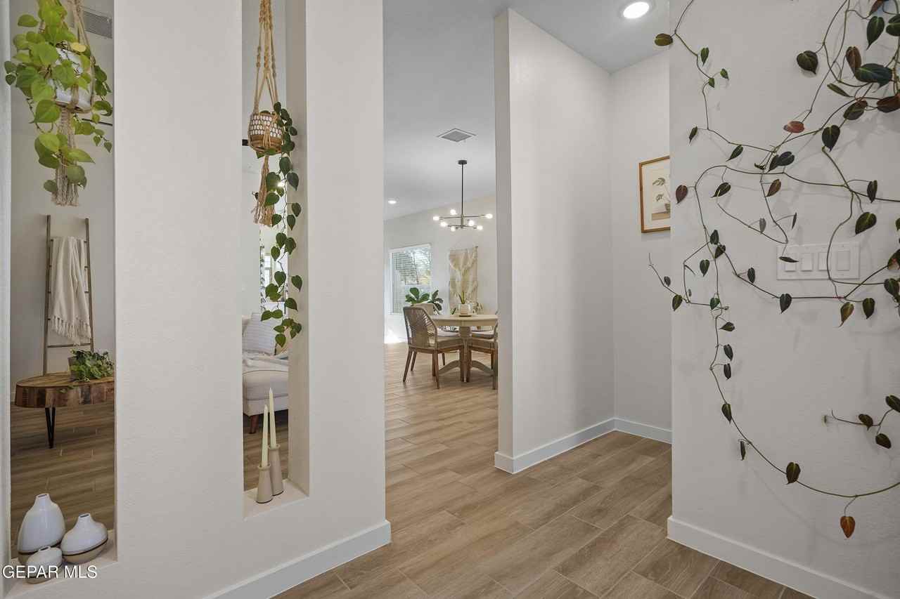 444 Deserts Dr - Photo 6 of 31