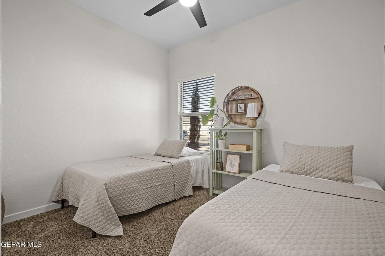 444 Deserts Dr - Photo 7 of 31