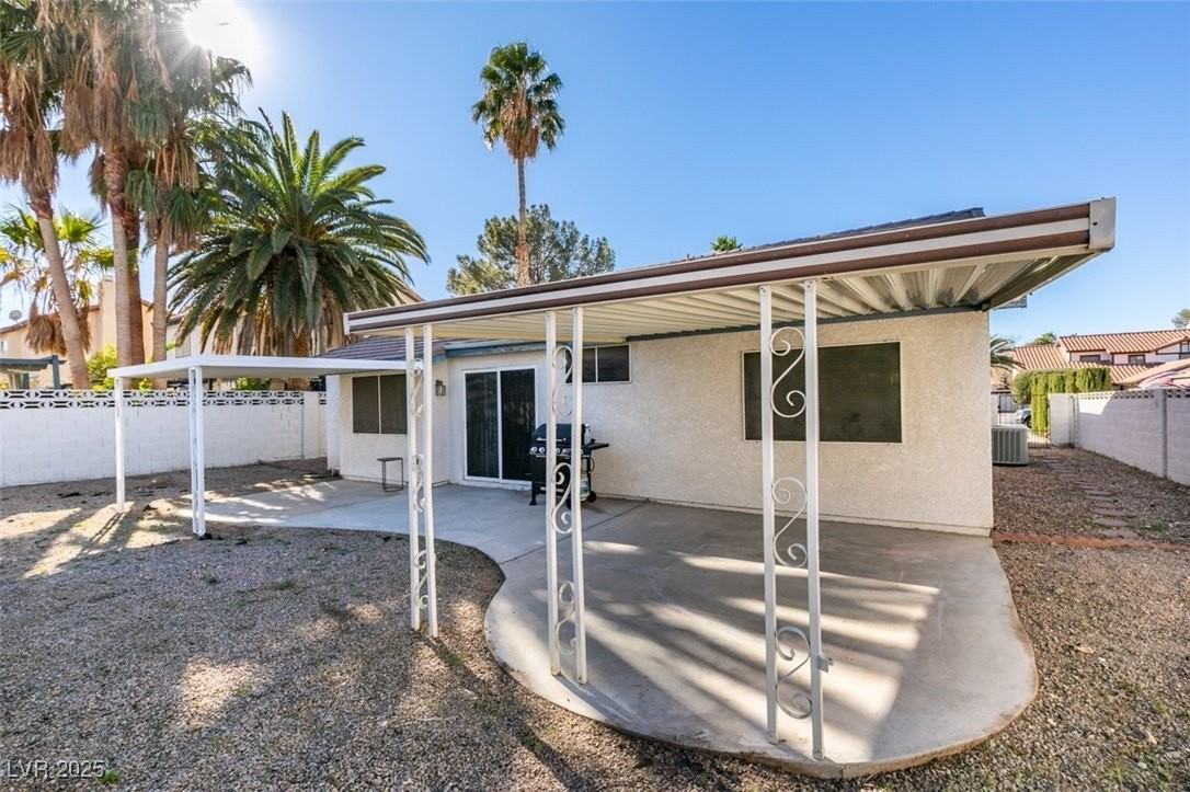 2344 Lone Pine St - Photo 4 of 45