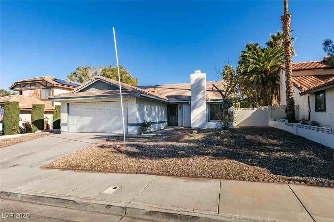 2344 Lone Pine St - Photo 5 of 45