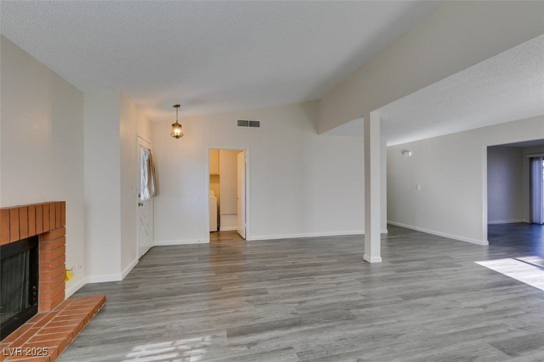 2344 Lone Pine St - Photo 7 of 45