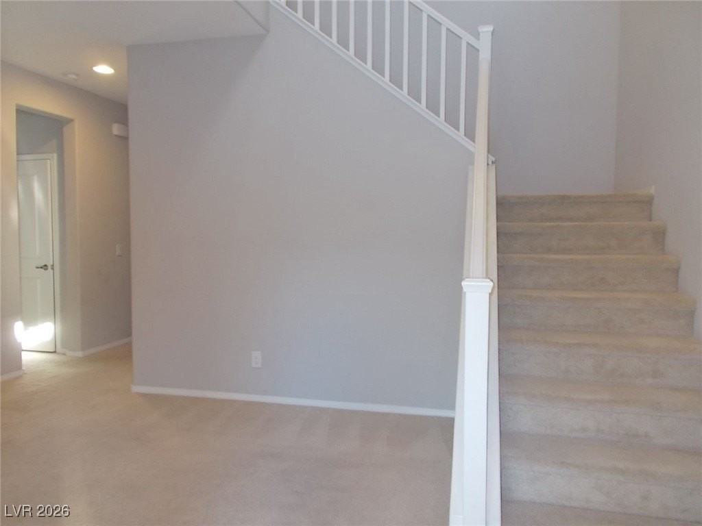 7458 Amesbury St - Photo 4 of 35