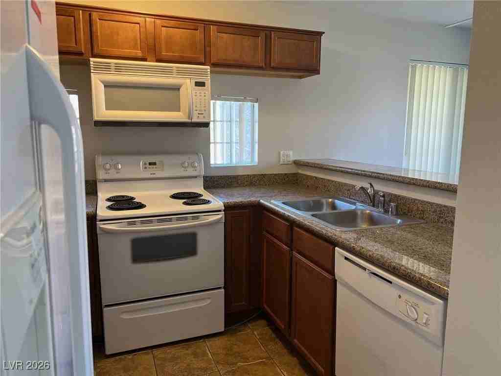 2111 Sealion Dr #208 - Photo 4 of 15