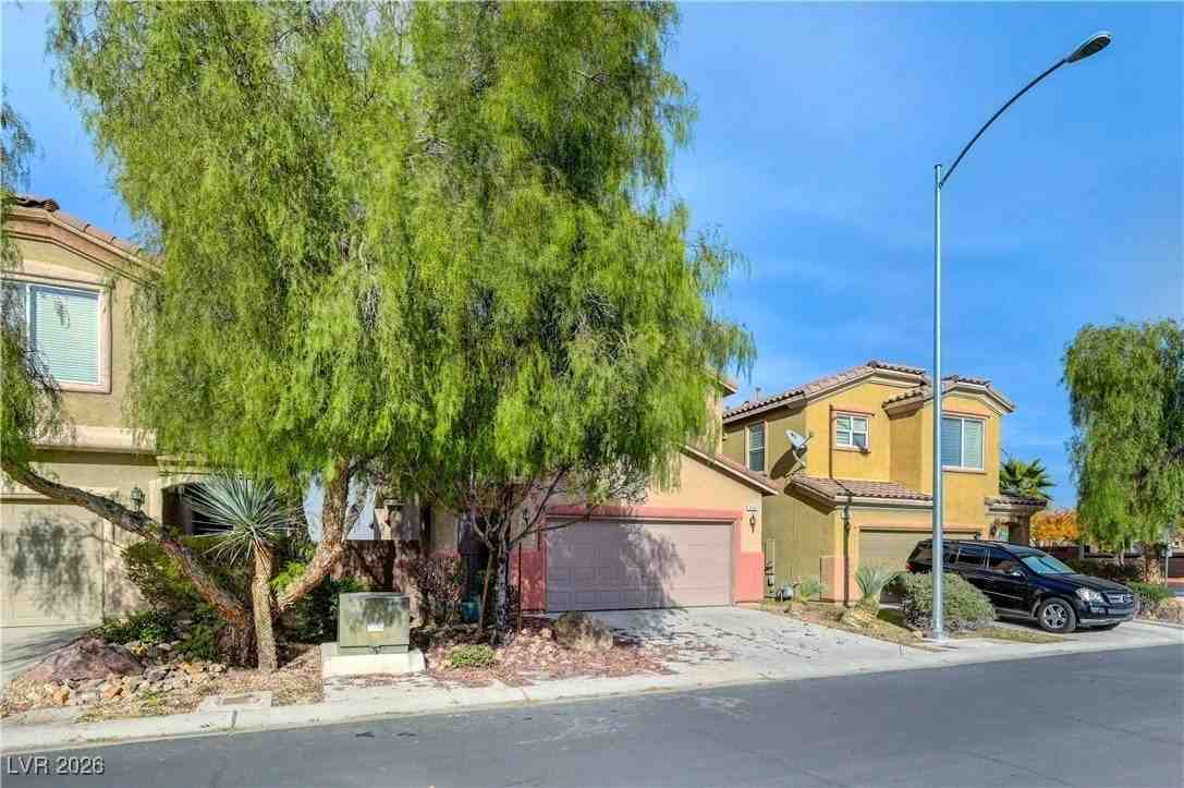 9260 Pembrook Falls Ave - Photo 3 of 50