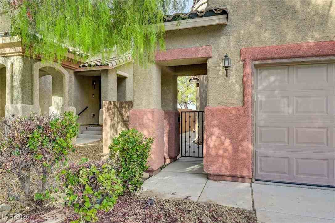 9260 Pembrook Falls Ave - Photo 5 of 50