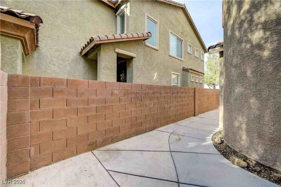 9260 Pembrook Falls Ave - Photo 6 of 50