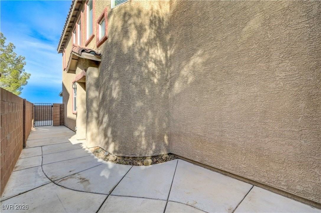 9260 Pembrook Falls Ave - Photo 7 of 50