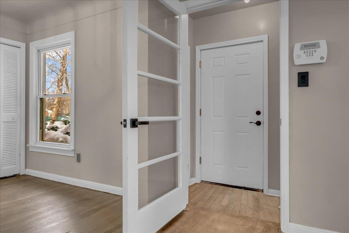 20285 Glastonbury Rd - Photo 3 of 26