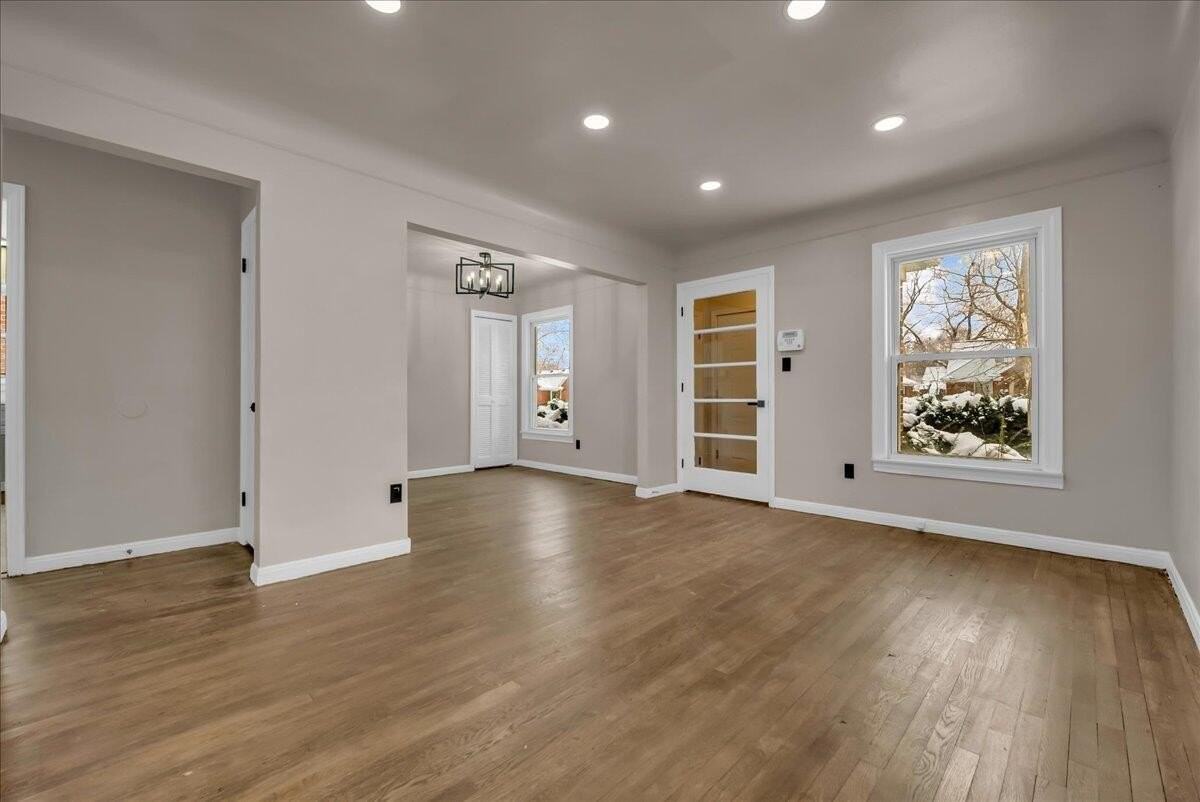 20285 Glastonbury Rd - Photo 4 of 26