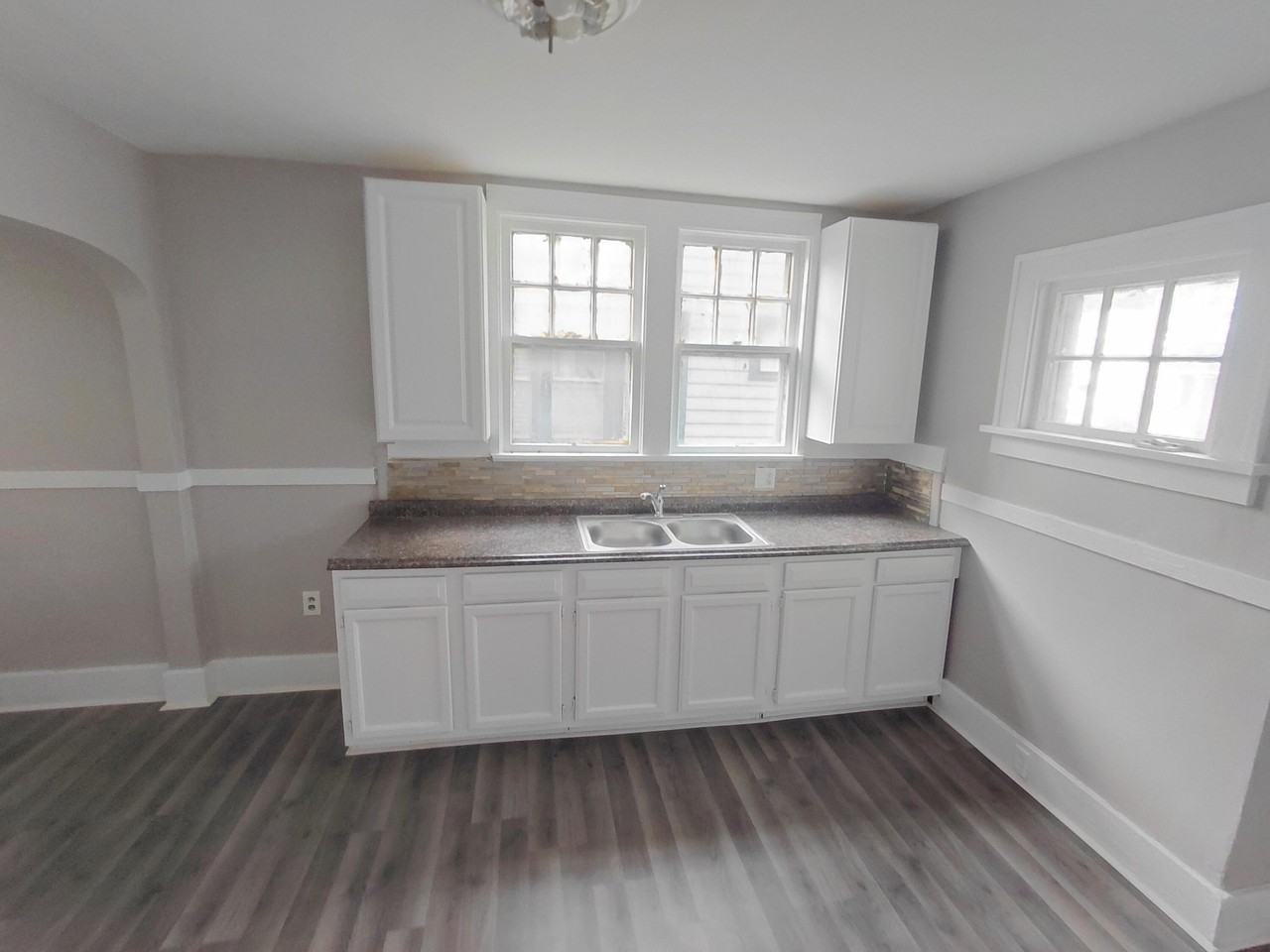 13925 Cherrylawn St - Photo 7 of 17