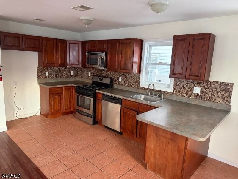 71 Hammond Ave - Photo 2 of 7