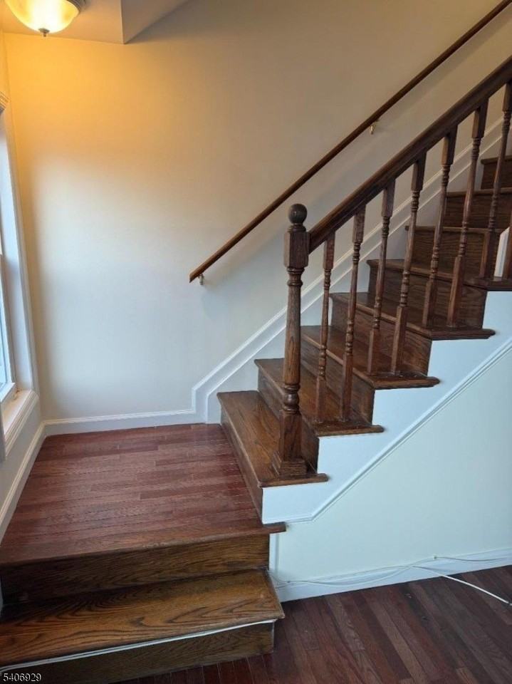 71 Hammond Ave - Photo 3 of 7