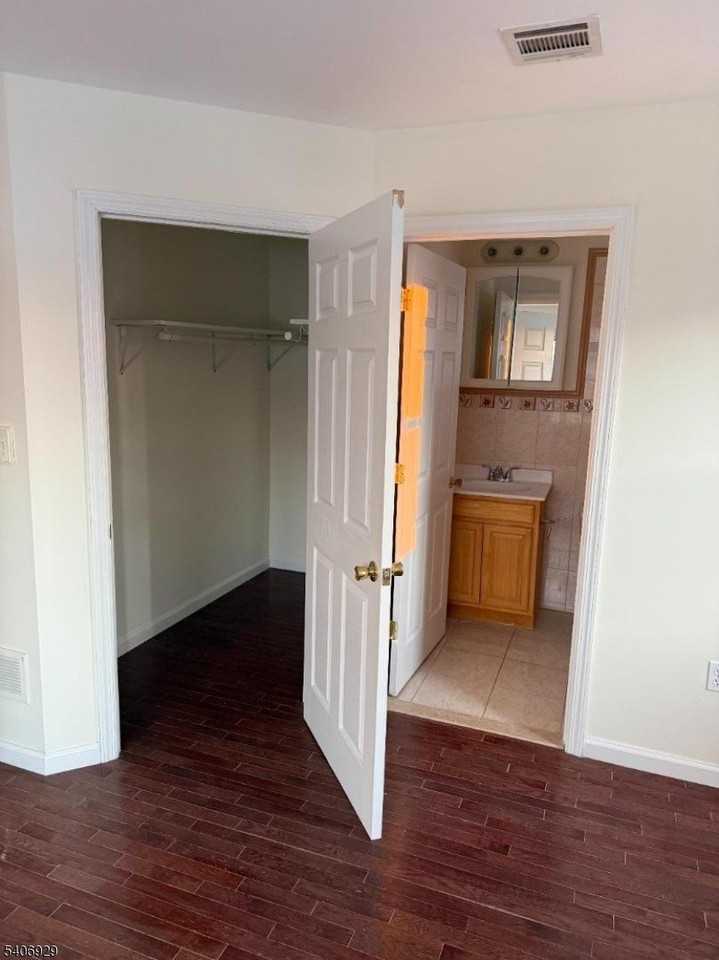 71 Hammond Ave - Photo 5 of 7