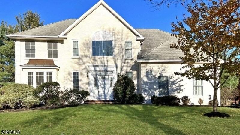 9 Colonial Ct - Photo 2 of 25