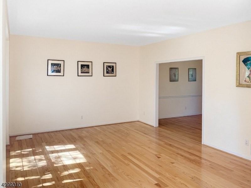 9 Colonial Ct - Photo 3 of 25