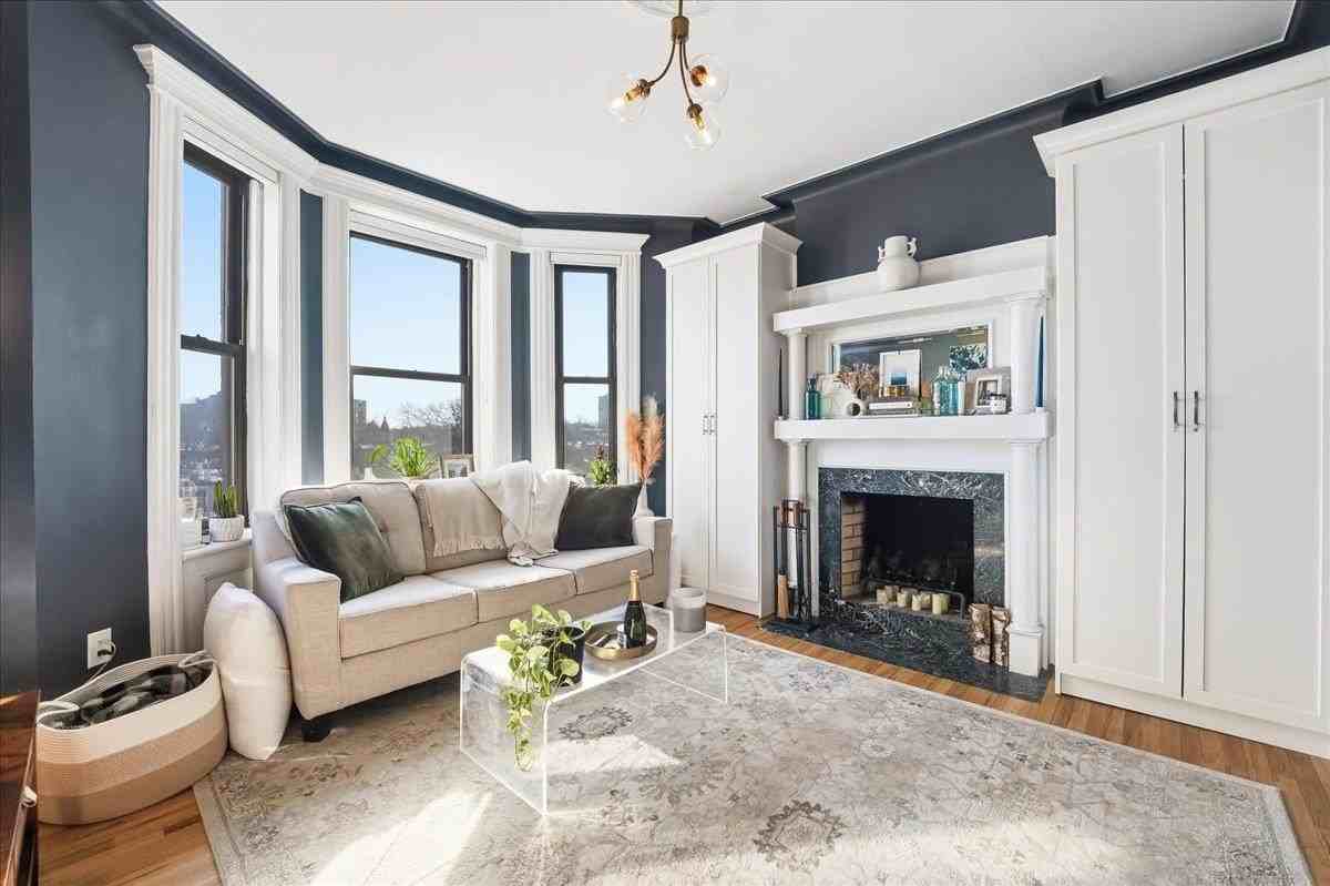 1114 Park Ave #5L - Photo 2 of 21