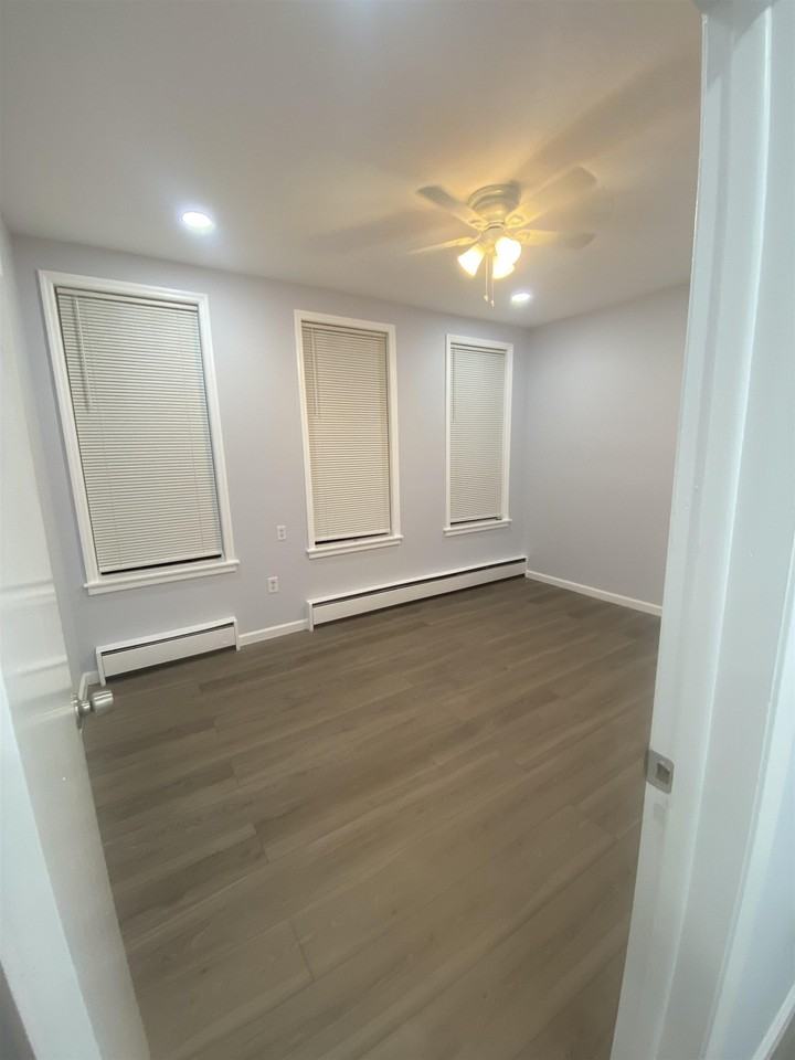 1204 13th St #3 - Photo 3 of 7