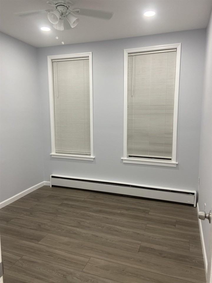 1204 13th St #3 - Photo 5 of 7