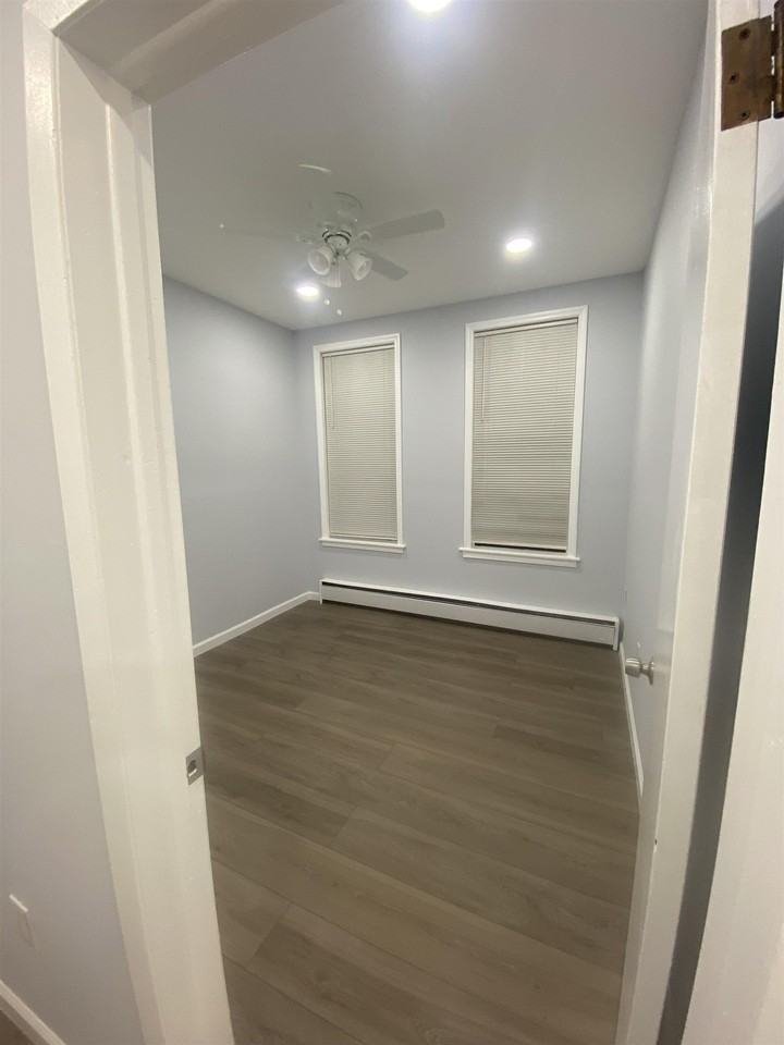 1204 13th St #3 - Photo 6 of 7