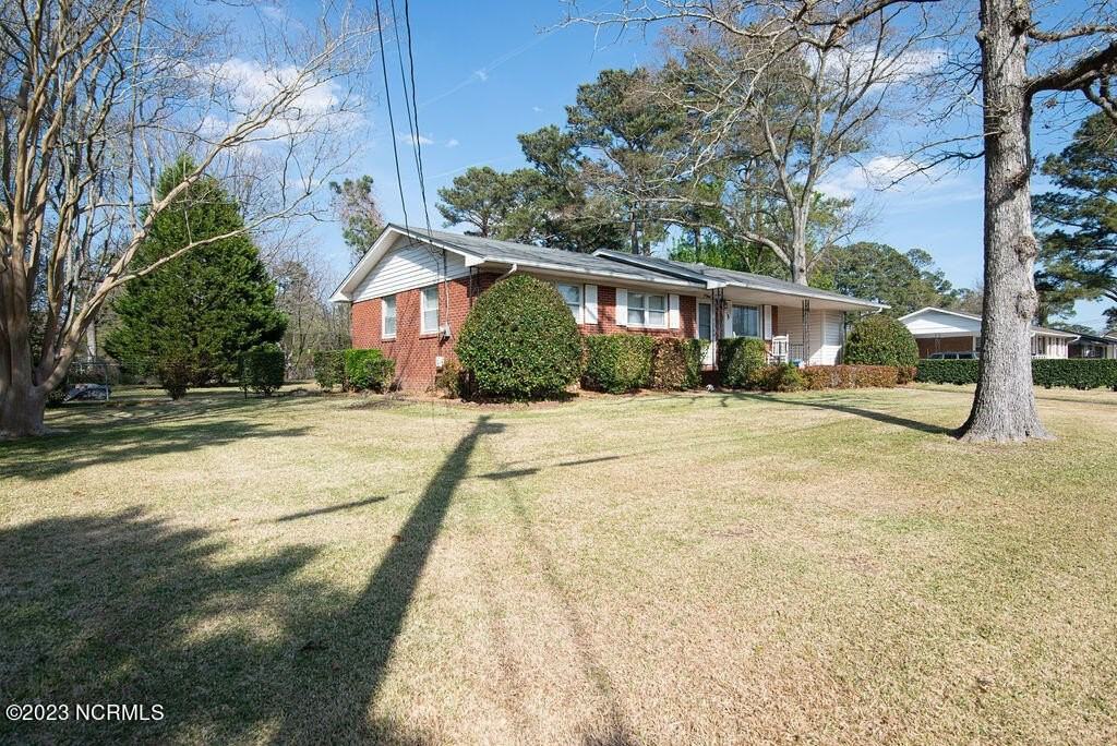 3 Princeton Dr - Photo 4 of 27