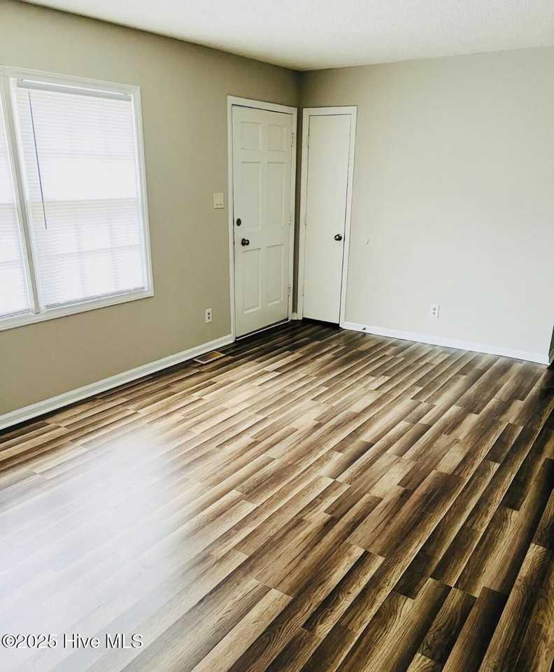 1105 Brownlea Dr Unit B #B - Photo 3 of 15