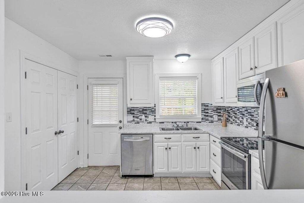 900 Springwood Dr - Photo 6 of 22