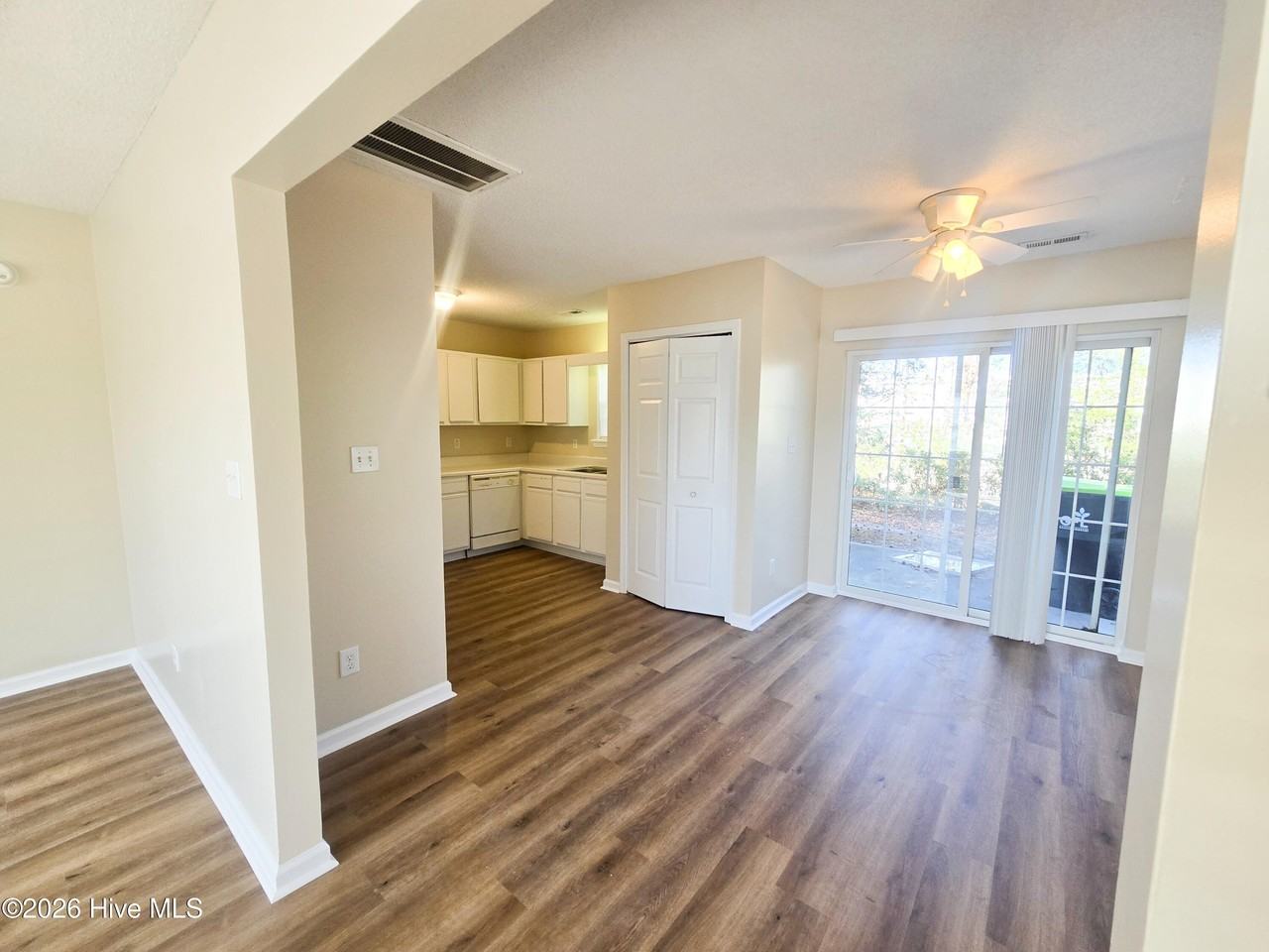 15 Pirates Cove Dr - Photo 4 of 24