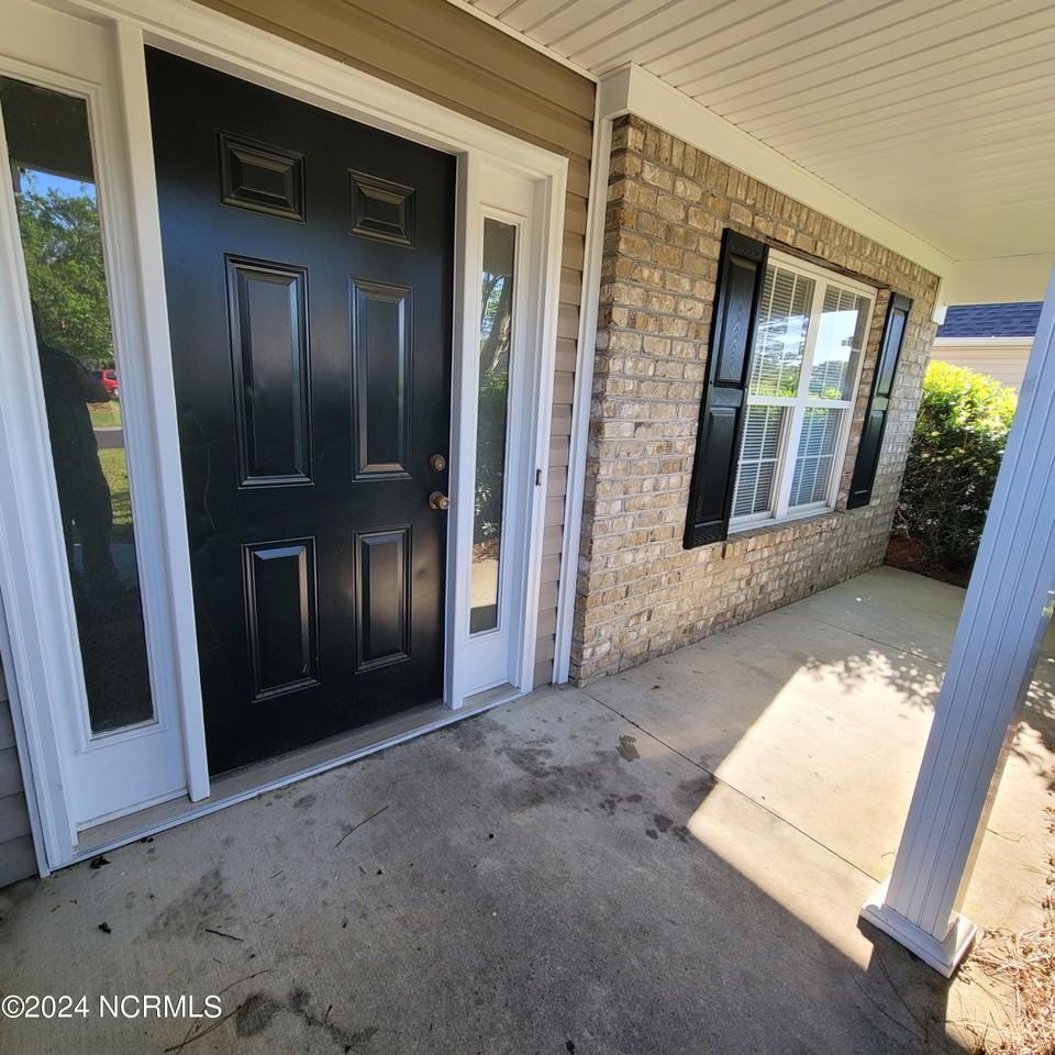 426 Foxwood Ln - Photo 2 of 28