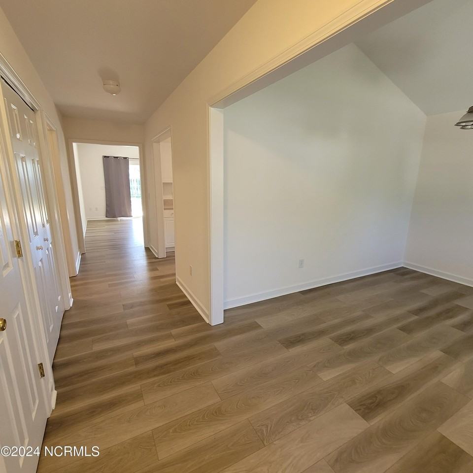 426 Foxwood Ln - Photo 3 of 28