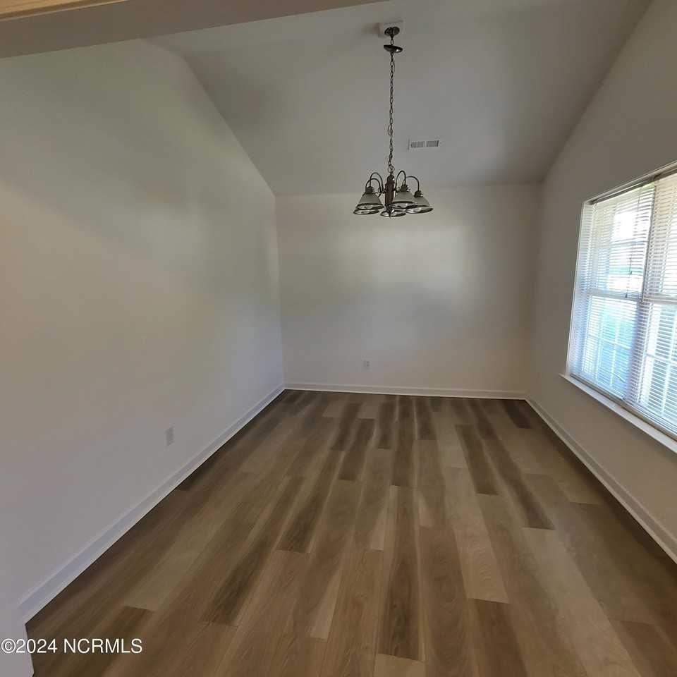 426 Foxwood Ln - Photo 4 of 28