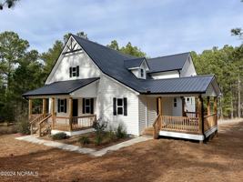 featured image of 142 Edgewater Dr