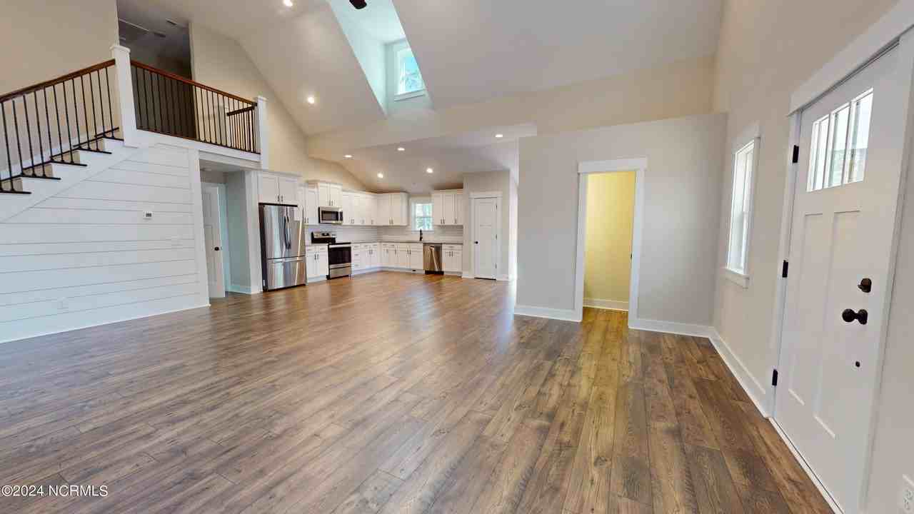 142 Edgewater Dr - Photo 6 of 28