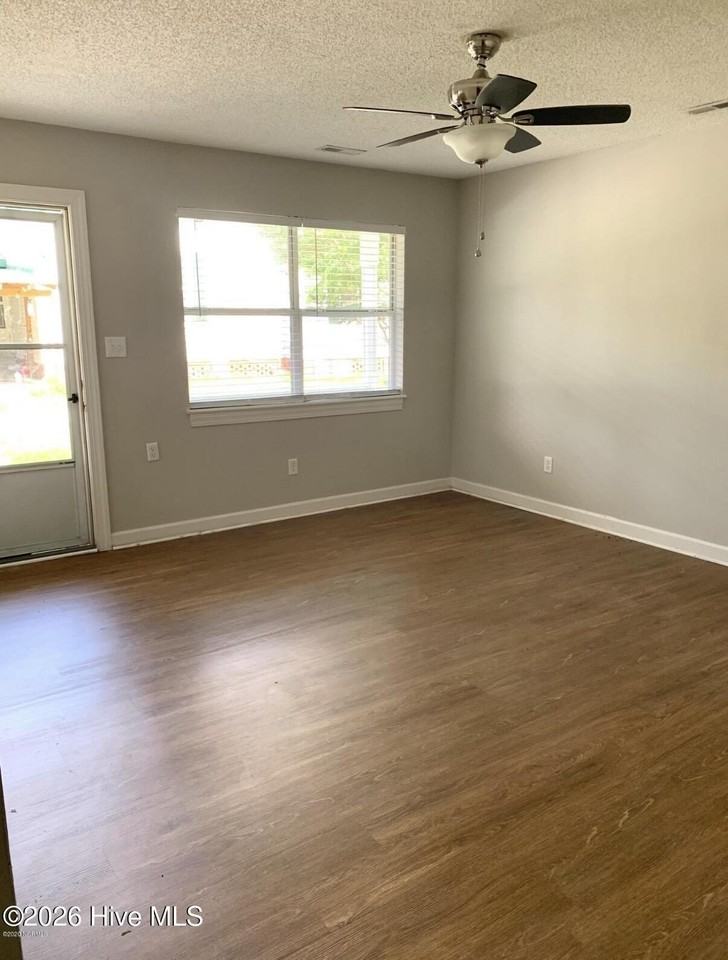 659 Third St Unit B #B - Photo 3 of 9